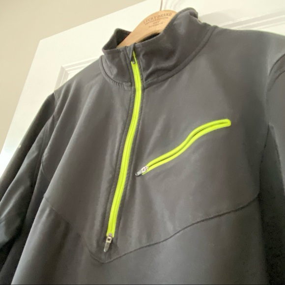The Nike Sphere Shieldrunner Half Zip Black Pullover Running Top w Thumbholes - Picture 6 of 9